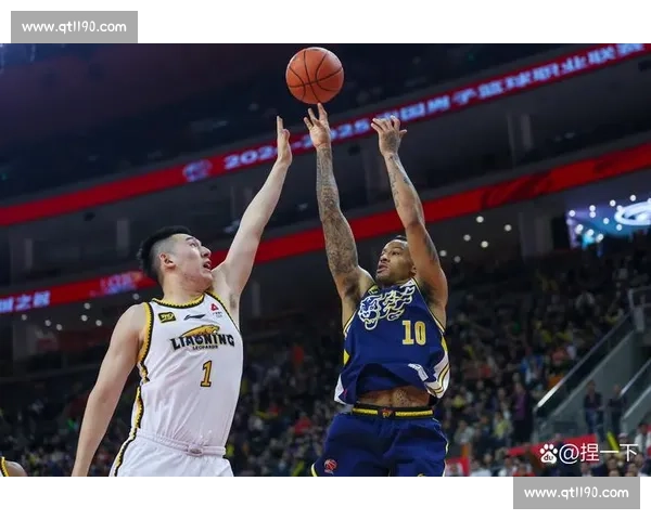 以拼抢篮板为核心提升团队实力助力球队赢得关键比赛胜利 以拼抢篮板为核心提升团队实力助力球队赢得关键比赛胜利